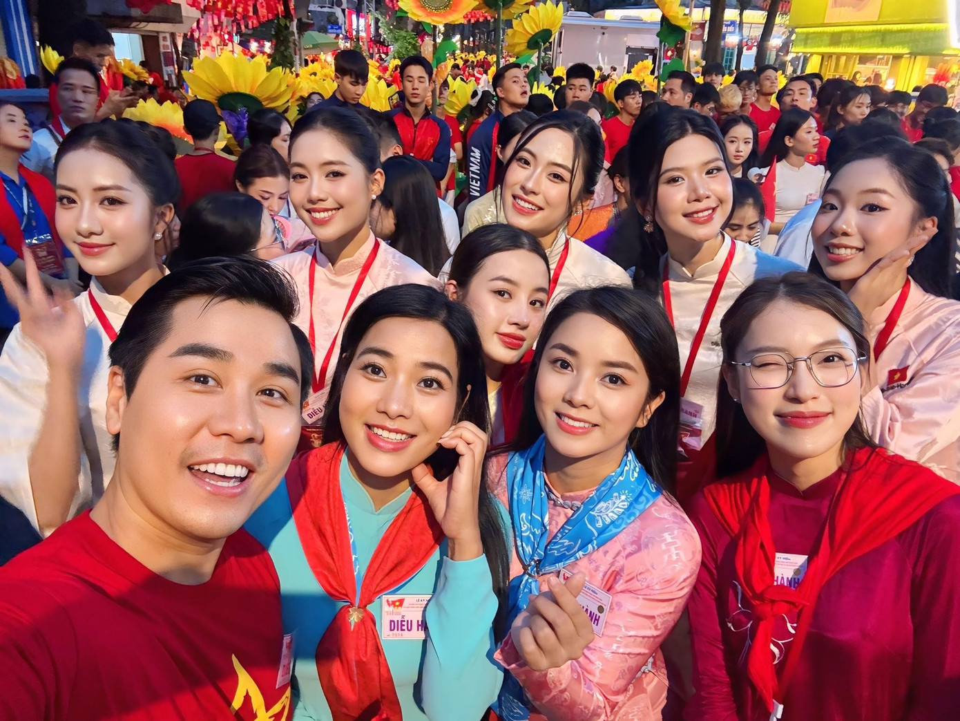 Dương Hoàng Yến đi lạc vào Khối Thiếu Nhi ở Sơ duyệt - Ảnh 14. Dương Hoàng Yến đi lạc vào Khối Thiếu Nhi ở Sơ duyệt - Ảnh 14.