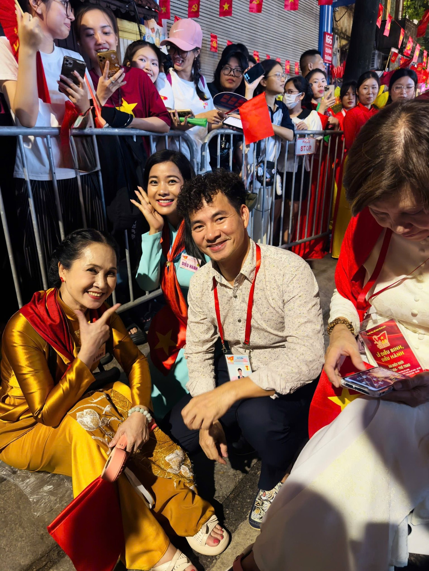 Dương Hoàng Yến đi lạc vào Khối Thiếu Nhi ở Sơ duyệt - Ảnh 1. Dương Hoàng Yến đi lạc vào Khối Thiếu Nhi ở Sơ duyệt - Ảnh 1.