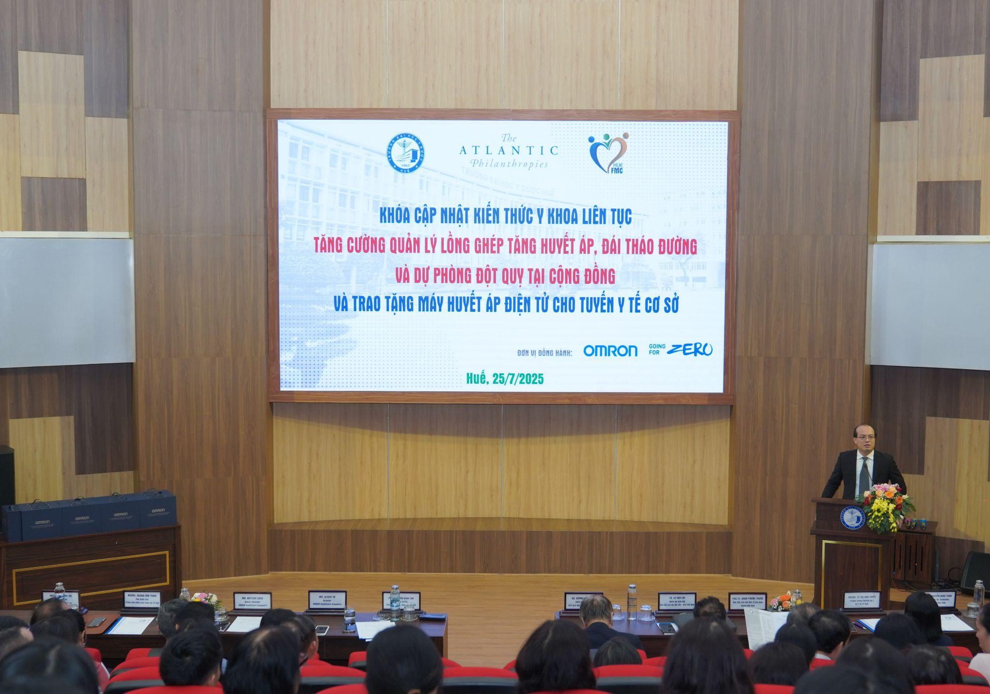 OMRON hỗ trợ y tế tuyến cơ sở ph&aacute;t hiện sớm tăng huyết &aacute;p kh&ocirc;ng triệu chứng với thiết bị hiện đại - Ảnh 4.