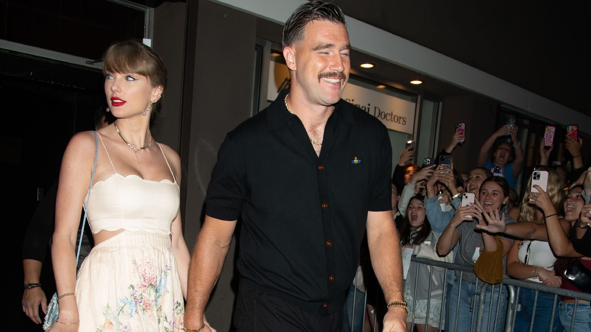 Hợp đồng tiền hôn nhân của Taylor Swift - Travis Kelce: Cầu thủ 1m96 chịu thiệt ký thỏa thuận "3 không"?- Ảnh 5. Hợp đồng tiền hôn nhân của Taylor Swift - Travis Kelce: Cầu thủ 1m96 chịu thiệt ký thỏa thuận "3 không"?- Ảnh 5.