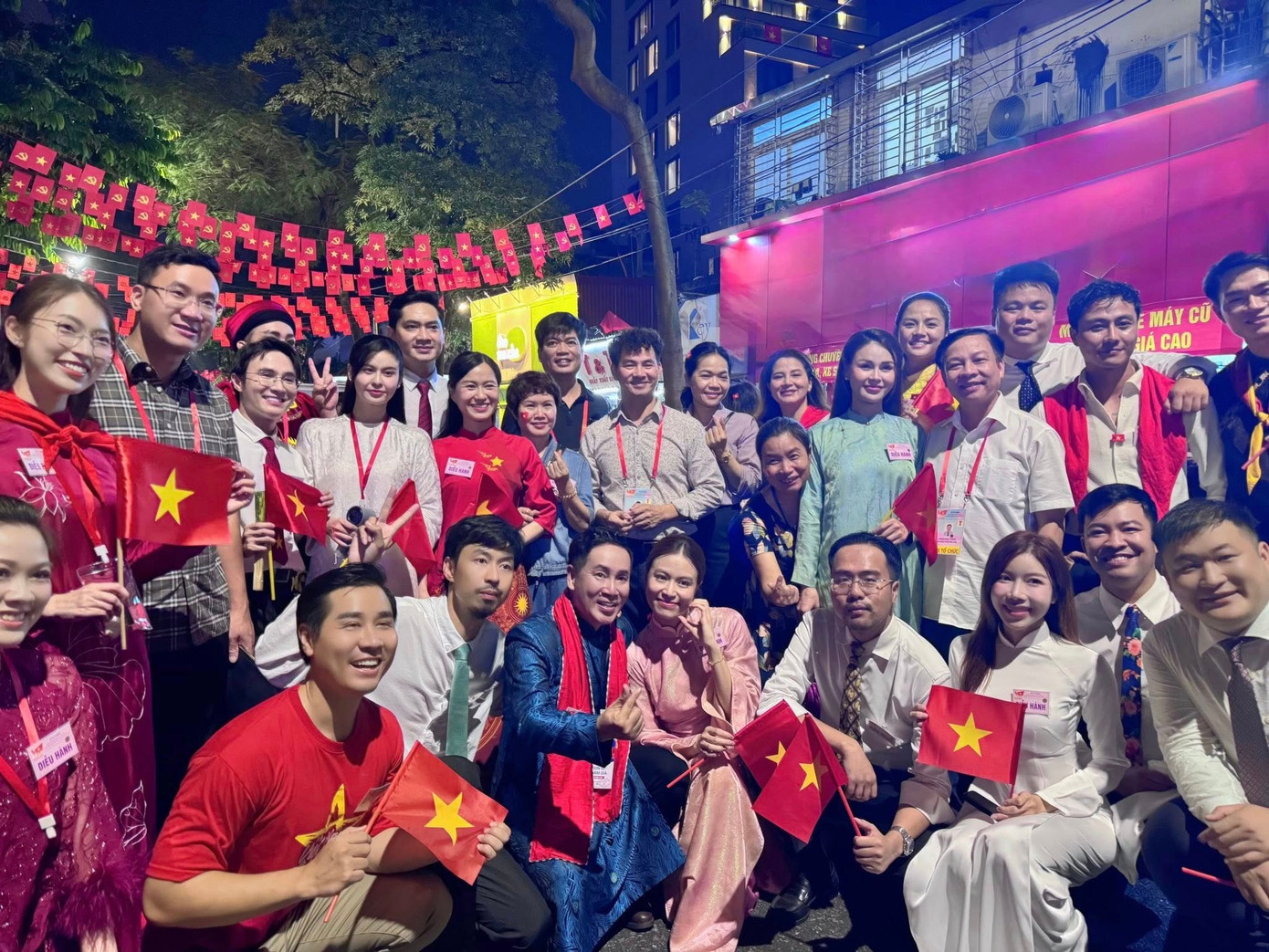 Dương Hoàng Yến đi lạc vào Khối Thiếu Nhi ở Sơ duyệt - Ảnh 11. Dương Hoàng Yến đi lạc vào Khối Thiếu Nhi ở Sơ duyệt - Ảnh 11.