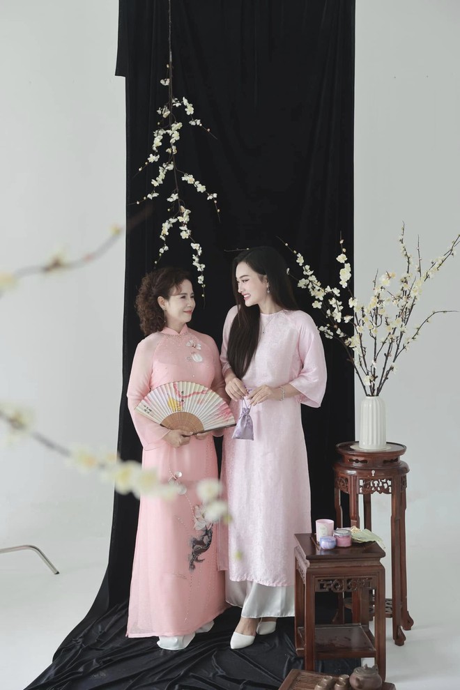 Cựu BTV VTC tiết lộ: Mẹ chồng quản lý hàng trăm nhân viên nhưng vẫn đi bê đồ phụ con dâu bán hàng- Ảnh 6. Cựu BTV VTC tiết lộ: Mẹ chồng quản lý hàng trăm nhân viên nhưng vẫn đi bê đồ phụ con dâu bán hàng- Ảnh 6.