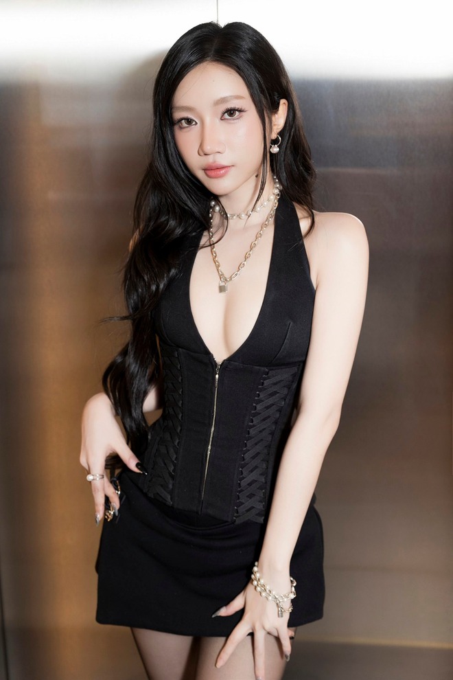 "Em Xinh" Orange công khai yêu "hồng hài nhi" kém 4 tuổi?- Ảnh 12. "Em Xinh" Orange công khai yêu "hồng hài nhi" kém 4 tuổi?- Ảnh 12.