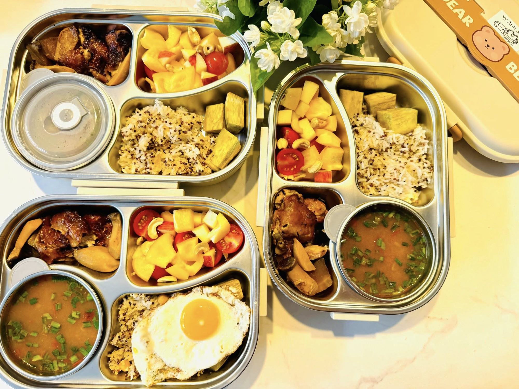 Hộp cơm mẹ nấu cho 3 con gây sốt mạng xã hội, hội chị em rần rần ‘Chị nhận nuôi thêm con không?’”- Ảnh 14. Hộp cơm mẹ nấu cho 3 con gây sốt mạng xã hội, hội chị em rần rần ‘Chị nhận nuôi thêm con không?’”- Ảnh 14.