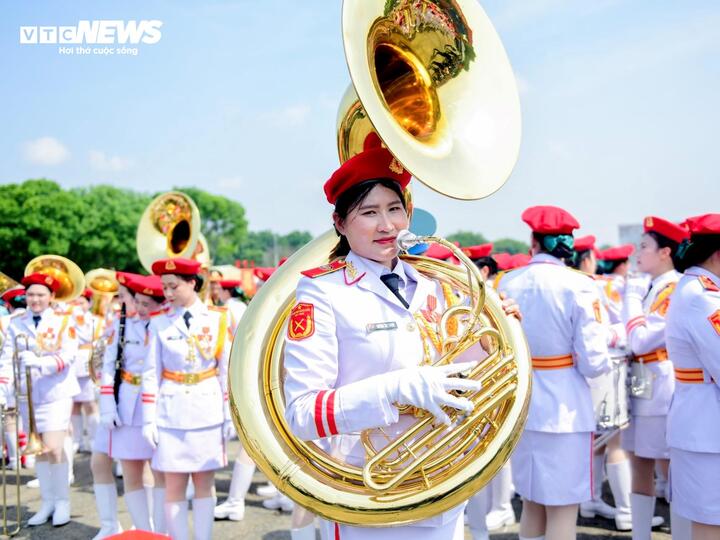 Đôi vợ chồng quân nhân trong a 80: Nhiệm vụ thiêng liêng và tình yêu xa xôi - Ảnh 2.