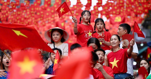 Ngân hàng tặng tiền, chỉ vàng SJC cho khách liên kết tài khoản an sinh xã hội trên VNeID - Ảnh 1.