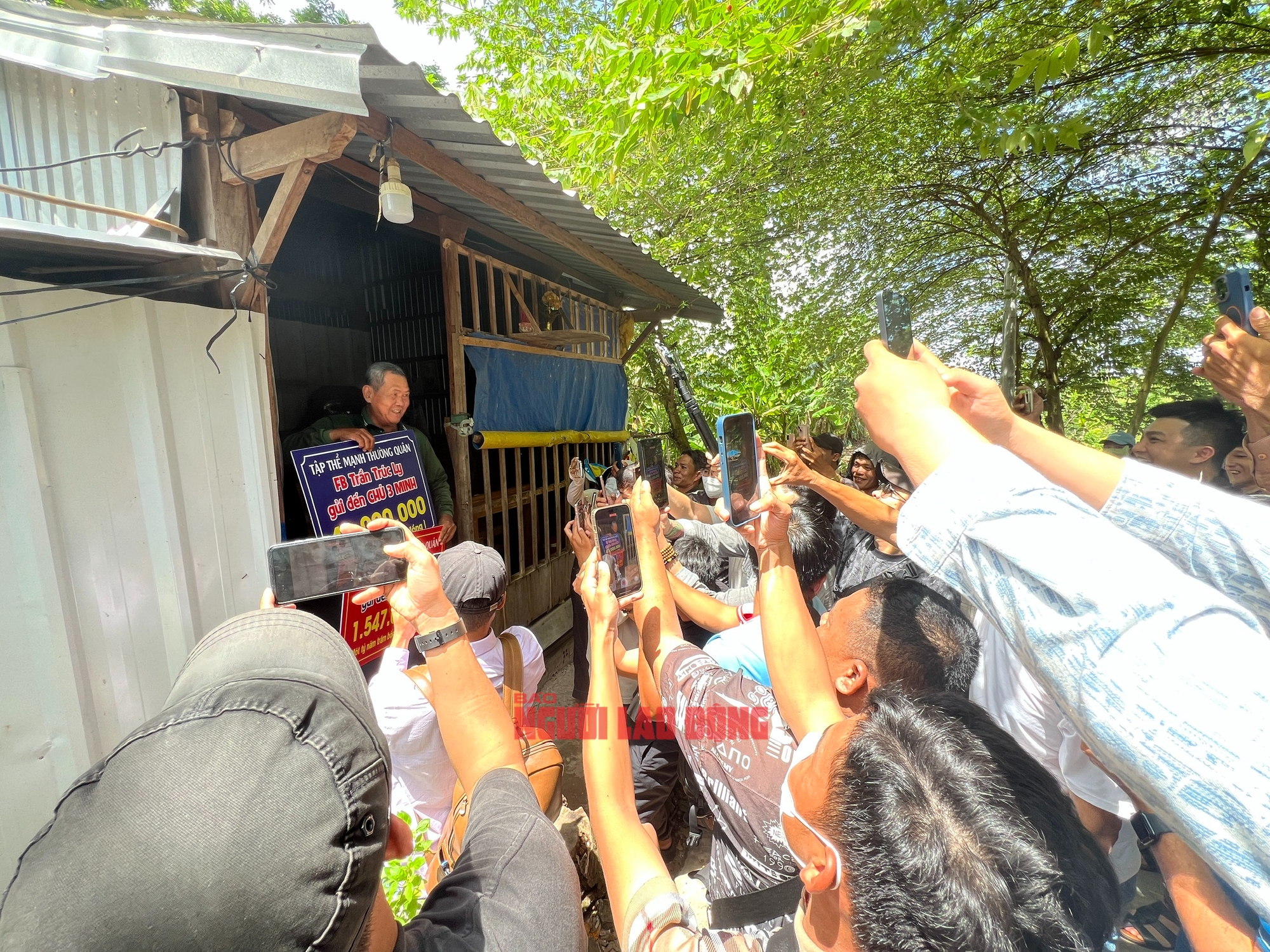 Ông Ba Minh - từ nhân vật được thương cảm thành hiện tượng bất đắc dĩ của mạng xã hội- Ảnh 1. Ông Ba Minh - từ nhân vật được thương cảm thành hiện tượng bất đắc dĩ của mạng xã hội- Ảnh 1.