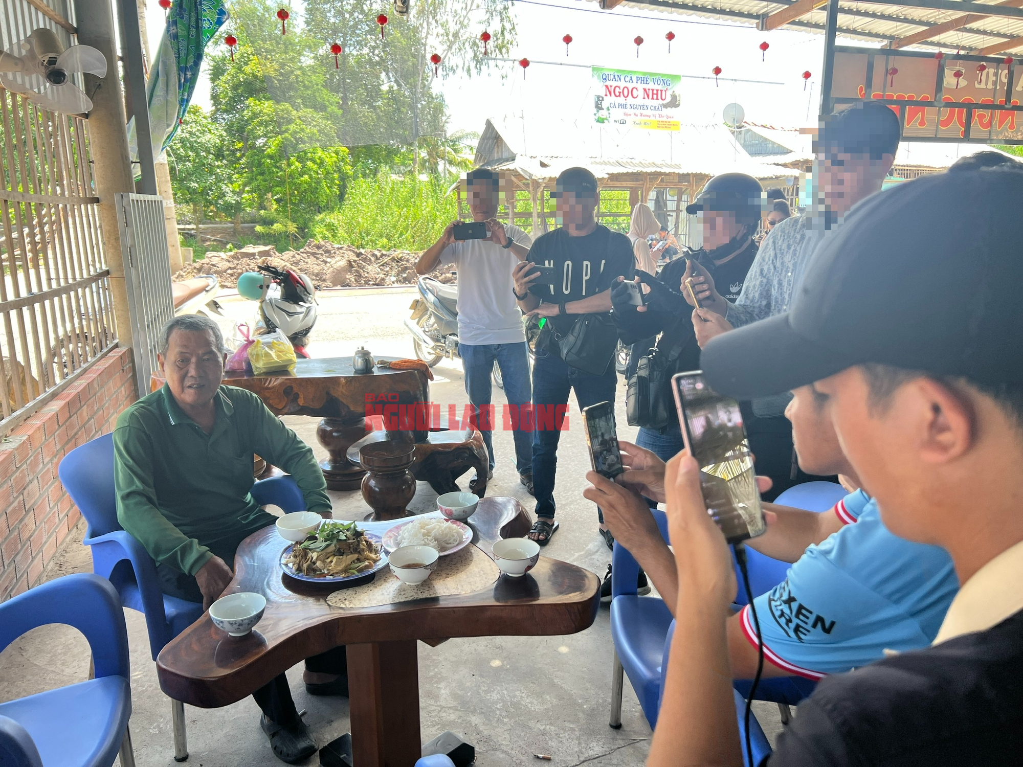 Ông Ba Minh - từ nhân vật được thương cảm thành hiện tượng bất đắc dĩ của mạng xã hội- Ảnh 5. Ông Ba Minh - từ nhân vật được thương cảm thành hiện tượng bất đắc dĩ của mạng xã hội- Ảnh 5.