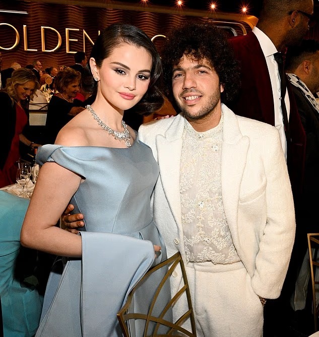 Selena Gomez sắp thành vợ người ta: Xinh đẹp dịu dàng phát sốt, diện bikini sexy muốn Selena Gomez sắp thành vợ người ta: Xinh đẹp dịu dàng phát sốt, diện bikini sexy muốn