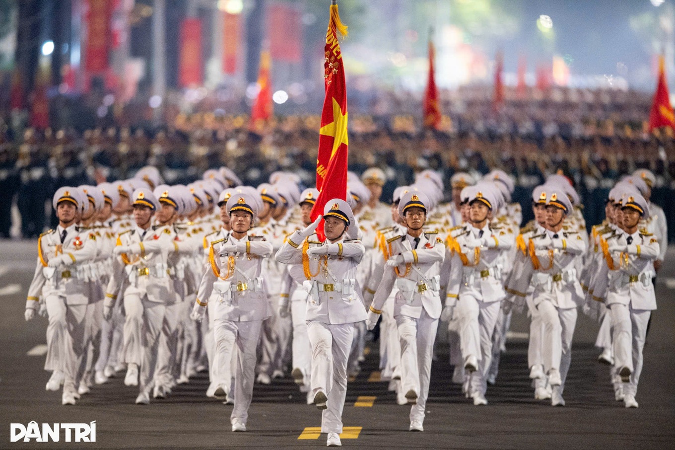 Sổ tay hướng dẫn chi tiết rất quan trọng cho toàn bộ người dân đi xem Tổng duyệt diễu binh sáng 30/8- Ảnh 1. Sổ tay hướng dẫn chi tiết rất quan trọng cho toàn bộ người dân đi xem Tổng duyệt diễu binh sáng 30/8- Ảnh 1.