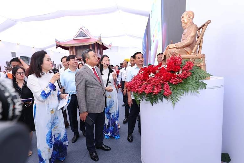 Triển lãm 80 năm: Không gian "Truyền thống và Sáng tạo Hà Nội 2025" tôn vinh giá trị văn hóa - Ảnh 2. Triển lãm 80 năm: Không gian "Truyền thống và Sáng tạo Hà Nội 2025" tôn vinh giá trị văn hóa - Ảnh 2.