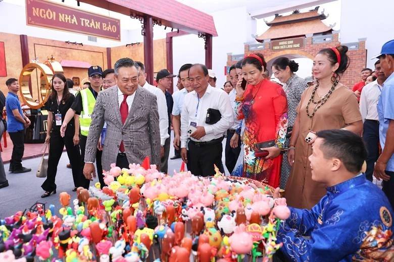 Triển lãm 80 năm: Không gian "Truyền thống và Sáng tạo Hà Nội 2025" tôn vinh giá trị văn hóa - Ảnh 1. Triển lãm 80 năm: Không gian "Truyền thống và Sáng tạo Hà Nội 2025" tôn vinh giá trị văn hóa - Ảnh 1.