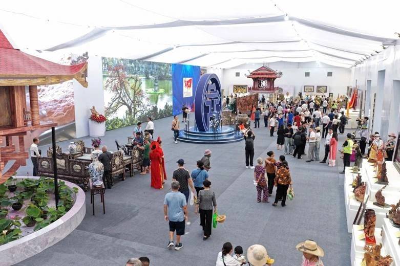 Triển lãm 80 năm: Không gian "Truyền thống và Sáng tạo Hà Nội 2025" tôn vinh giá trị văn hóa - Ảnh 5. Triển lãm 80 năm: Không gian "Truyền thống và Sáng tạo Hà Nội 2025" tôn vinh giá trị văn hóa - Ảnh 5.