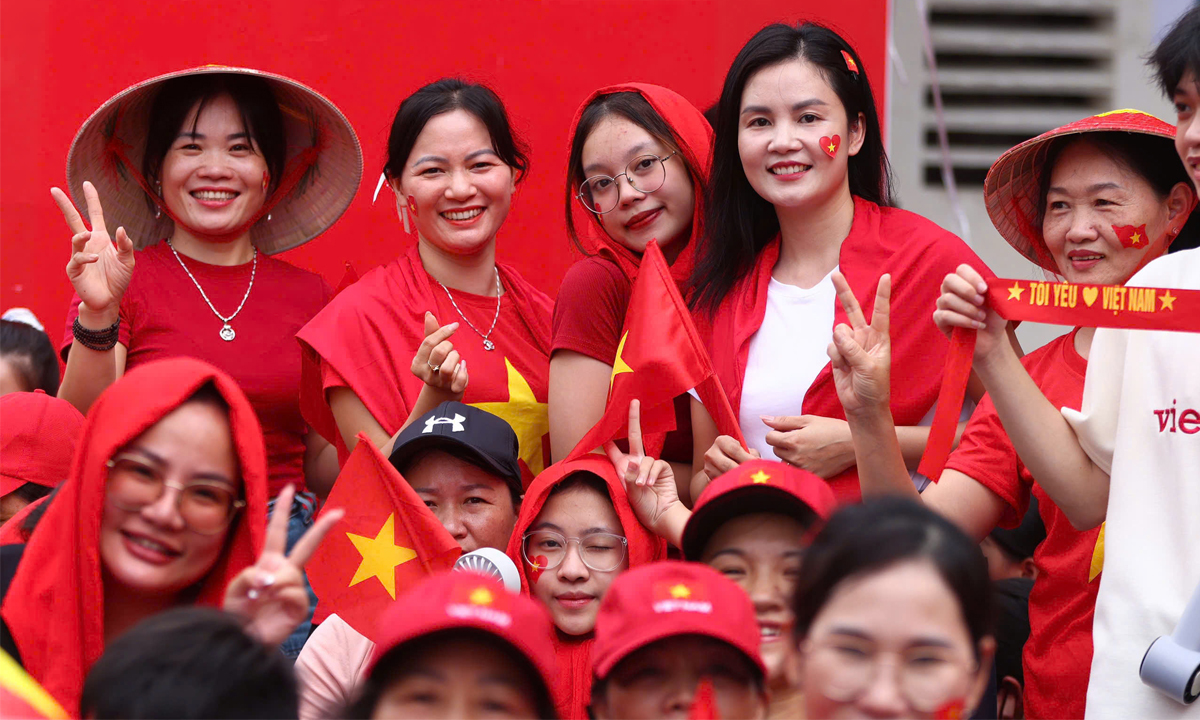Người dân chưa nâng cấp VNeID có thể nhận quà dịp 2/9 trực tiếp - Ảnh 1. Người dân chưa nâng cấp VNeID có thể nhận quà dịp 2/9 trực tiếp - Ảnh 1.