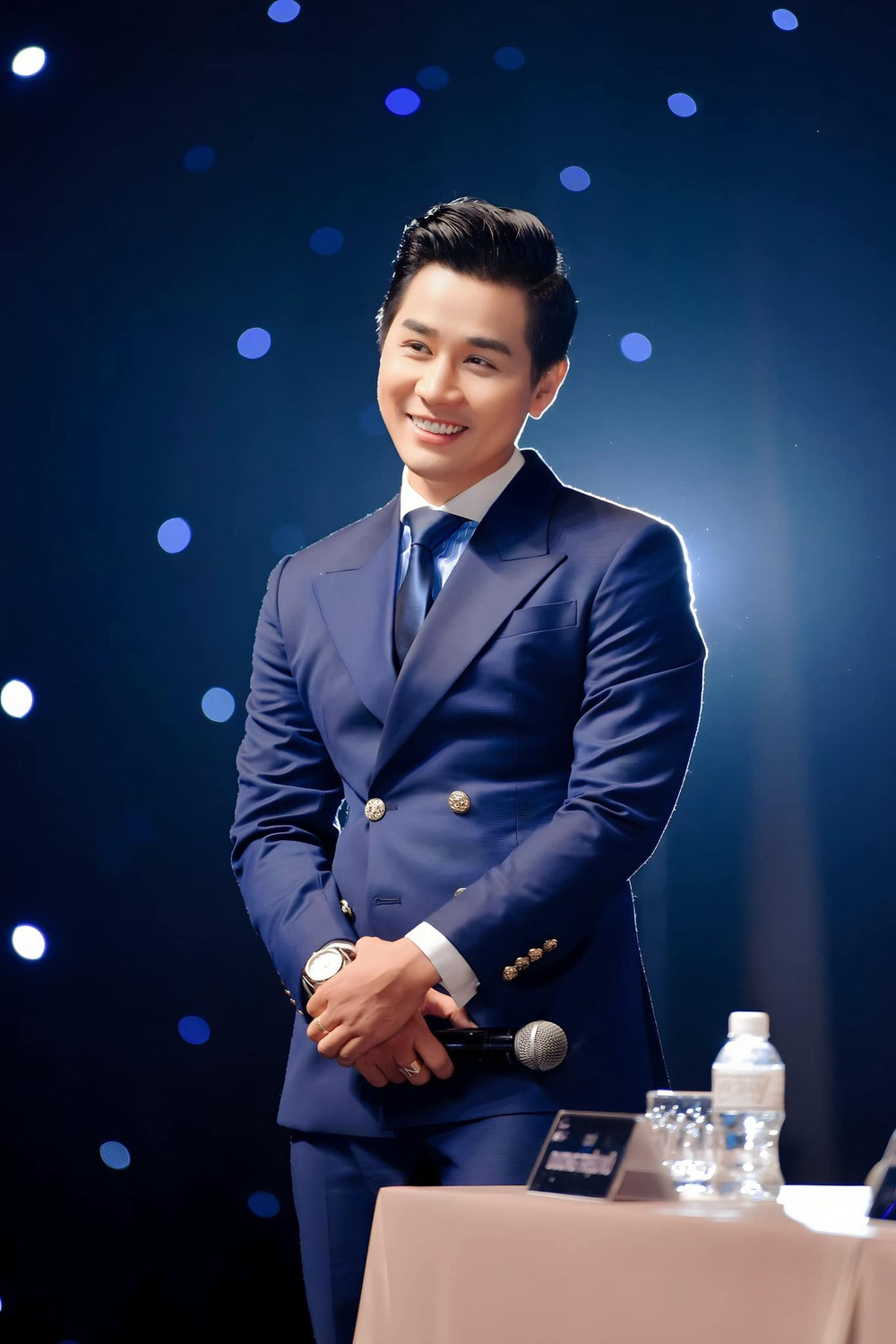 Nam MC giàu nhất nhì Việt Nam: Ở nhà tiền tỷ, chủ nhà hàng 5 tầng 2 mặt tiền quận 3, 41 tuổi chưa vợ - Ảnh 1. Nam MC giàu nhất nhì Việt Nam: Ở nhà tiền tỷ, chủ nhà hàng 5 tầng 2 mặt tiền quận 3, 41 tuổi chưa vợ - Ảnh 1.