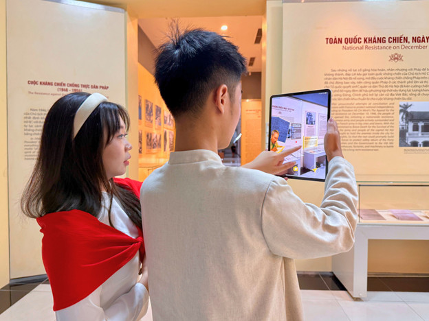 Nón lá, quạt giấy và 80.000 điểm Viettel++: Những món quà mang đúng tinh thần ngày lễ toàn dân - Ảnh 6. Nón lá, quạt giấy và 80.000 điểm Viettel++: Những món quà mang đúng tinh thần ngày lễ toàn dân - Ảnh 6.