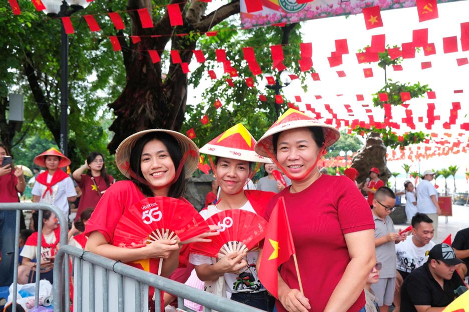 Nón lá, quạt giấy và 80.000 điểm Viettel++: Những món quà mang đúng tinh thần ngày lễ toàn dân - Ảnh 1. Nón lá, quạt giấy và 80.000 điểm Viettel++: Những món quà mang đúng tinh thần ngày lễ toàn dân - Ảnh 1.