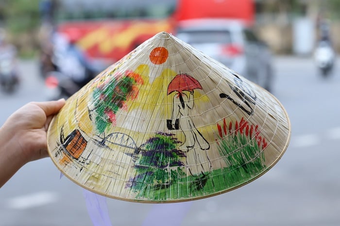 Khách Tây tâm đắc với món đồ lưu niệm Việt Nam, nhận xét: "Tôi đến đây chỉ tìm mua thứ này!" - Ảnh 5.