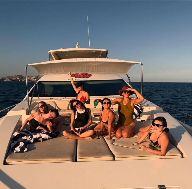 Selena Gomez sắp thành vợ người ta: Xinh đẹp dịu dàng phát sốt, diện bikini sexy muốn Selena Gomez sắp thành vợ người ta: Xinh đẹp dịu dàng phát sốt, diện bikini sexy muốn