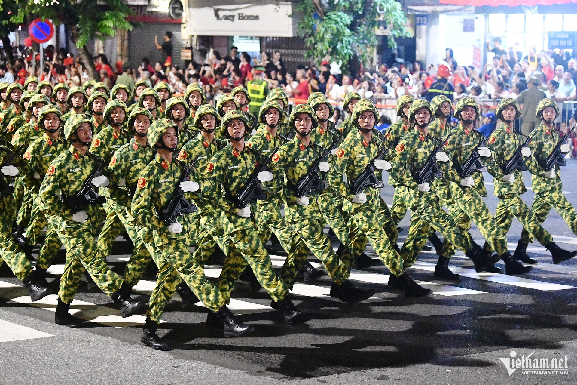 Sổ tay hướng dẫn chi tiết rất quan trọng cho toàn bộ người dân đi xem Tổng duyệt diễu binh sáng 30/8- Ảnh 2. Sổ tay hướng dẫn chi tiết rất quan trọng cho toàn bộ người dân đi xem Tổng duyệt diễu binh sáng 30/8- Ảnh 2.