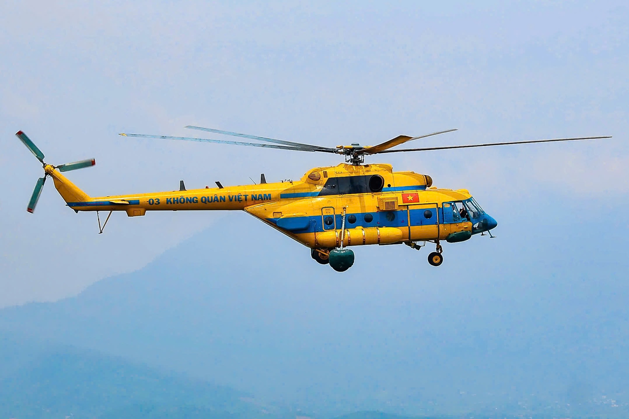 Ngắm dàn trực thăng 10 chiếc luyện tập đội hình 1-3-3-3 chuẩn bị Quốc khánh 2-9- Ảnh 8. Ngắm dàn trực thăng 10 chiếc luyện tập đội hình 1-3-3-3 chuẩn bị Quốc khánh 2-9- Ảnh 8.