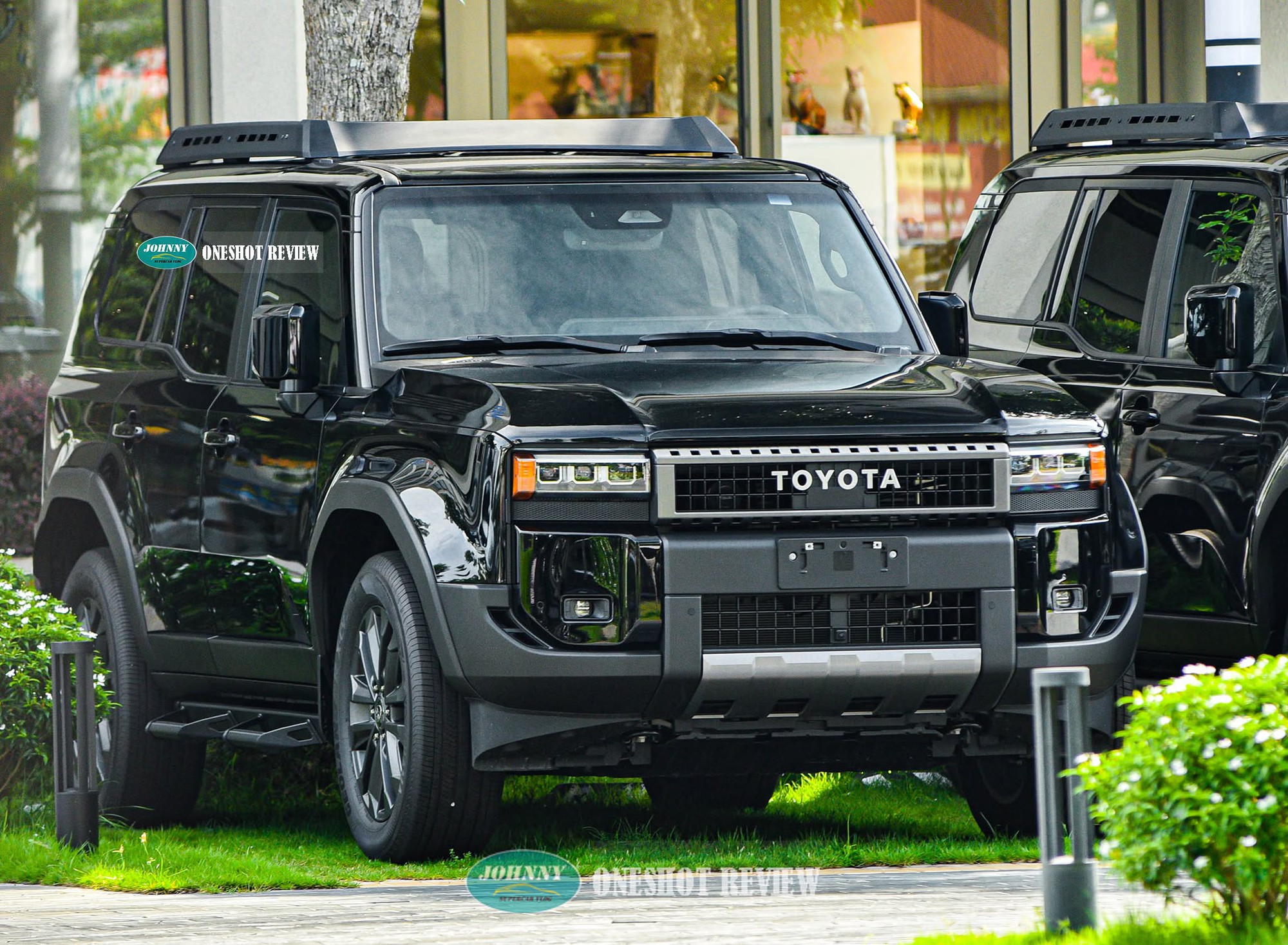 Lô Toyota Prado ‘lạ’ xuất hiện tại Việt Nam: Thiết kế khác biệt, động cơ hybrid mạnh hơn hẳn xe chính hãng - Ảnh 4.