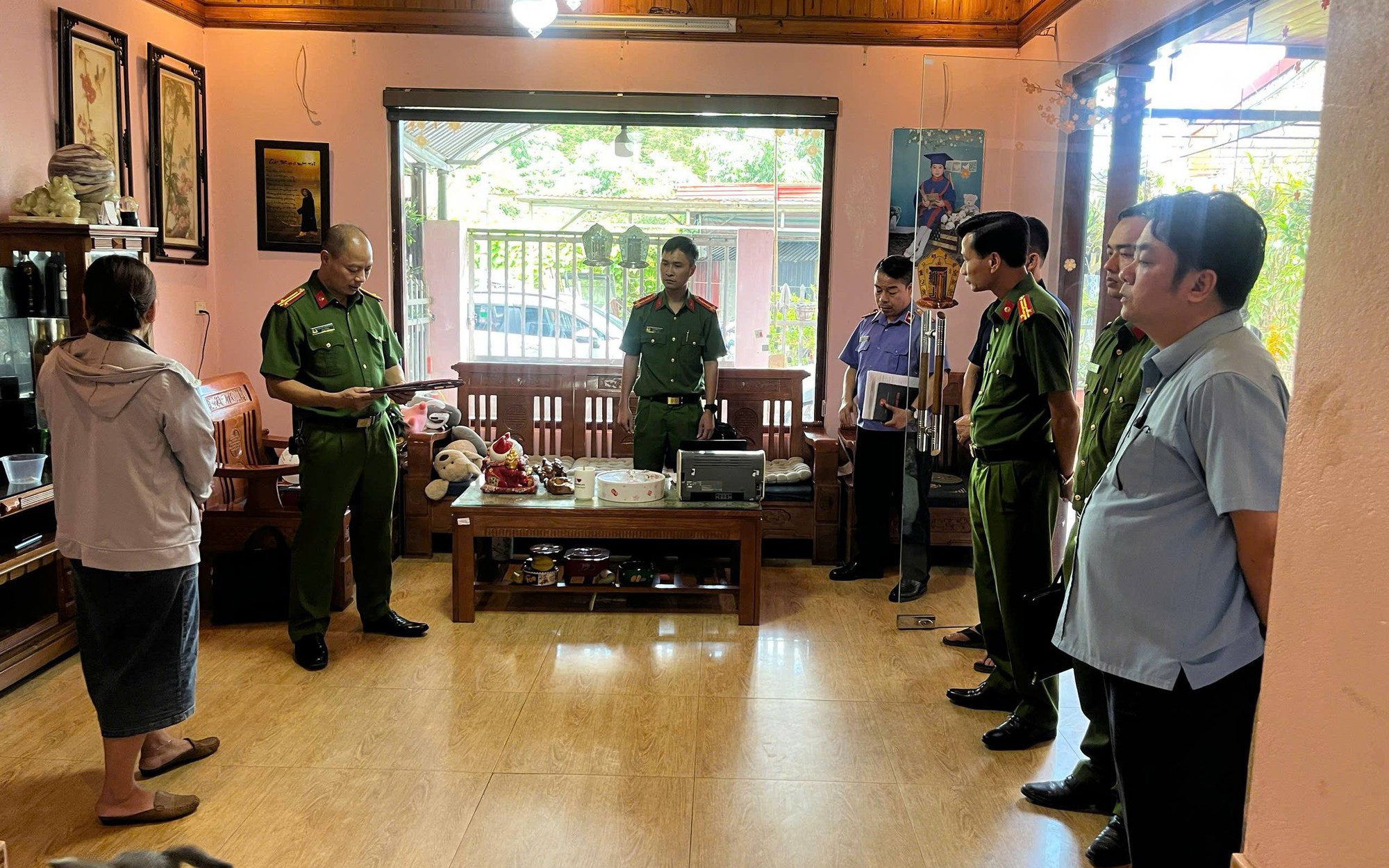 Thủ đoạn rửa tiền hàng nghìn tỷ của chủ tiệm vàng Đức Long và yến sào Kingfood - Ảnh 3.