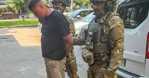 Ukraine r&uacute;ng động v&igrave; tham nhũng mua sắm quốc ph&ograve;ng, bắt nghị sĩ v&agrave; qu&acirc;n nh&acirc;n