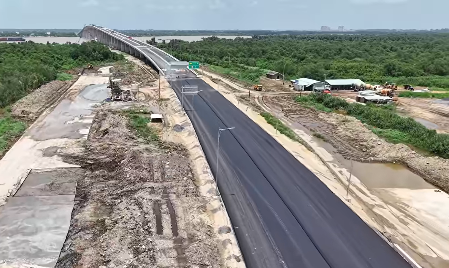 Thủ tướng kiểm tra dự án hơn 75.000 tỷ có hạng mục hoàn thành 98%, sẵn sàng về đích ngày 19/8 - Ảnh 2. Thủ tướng kiểm tra dự án hơn 75.000 tỷ có hạng mục hoàn thành 98%, sẵn sàng về đích ngày 19/8 - Ảnh 2.