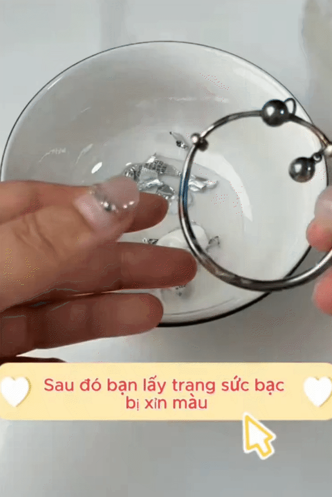 Mẹo đánh bóng trang sức xỉn màu chỉ 1 bước: Cô gái thử xong phải quay clip khoe vì quá bất ngờ- Ảnh 8.