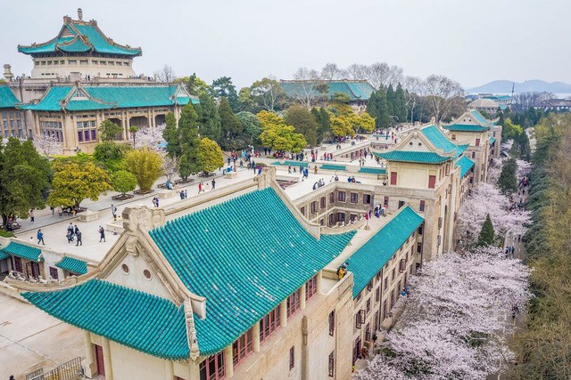 Nam sinh gãi ngứa trong thư viện bị chị khóa trên tố quấy rối tình dục đến mức muốn tự tử: Tòa tuyên bố sốc, "nạn nhân" hóa tâm điểm chỉ trích- Ảnh 3.