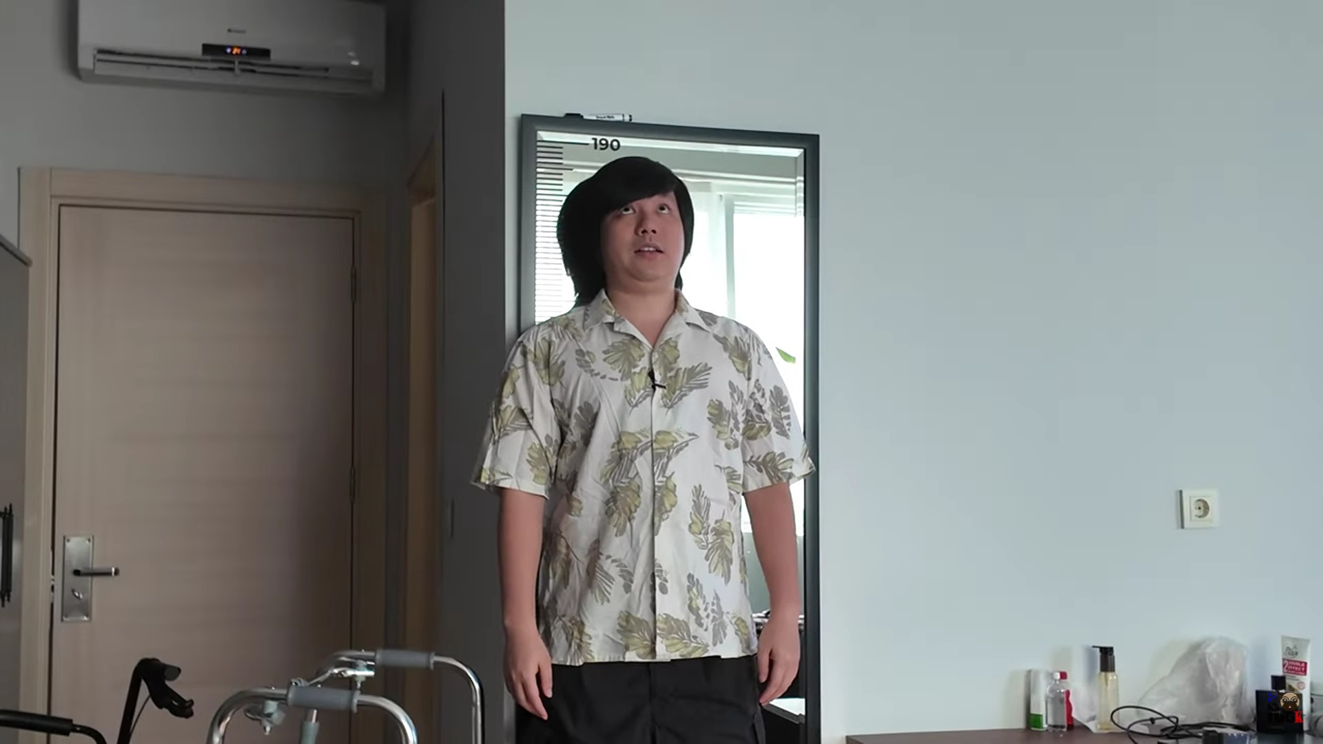 Khoa Pug bỏ hơn 100 triệu mua vé bay về nước sau kéo chân 2,5 tỷ, nói thẳng một điều- Ảnh 1. Khoa Pug bỏ hơn 100 triệu mua vé bay về nước sau kéo chân 2,5 tỷ, nói thẳng một điều- Ảnh 1.