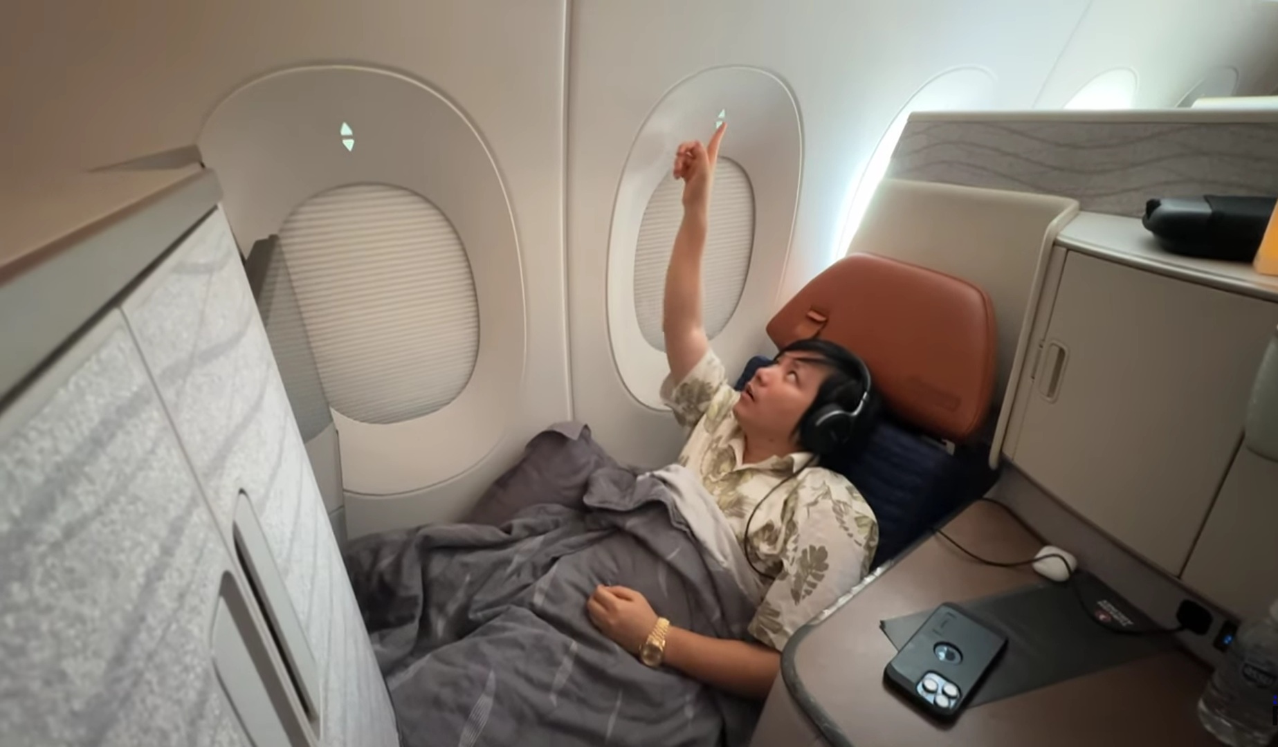 Khoa Pug bỏ hơn 100 triệu mua vé bay về nước sau kéo chân 2,5 tỷ, nói thẳng một điều- Ảnh 2. Khoa Pug bỏ hơn 100 triệu mua vé bay về nước sau kéo chân 2,5 tỷ, nói thẳng một điều- Ảnh 2.
