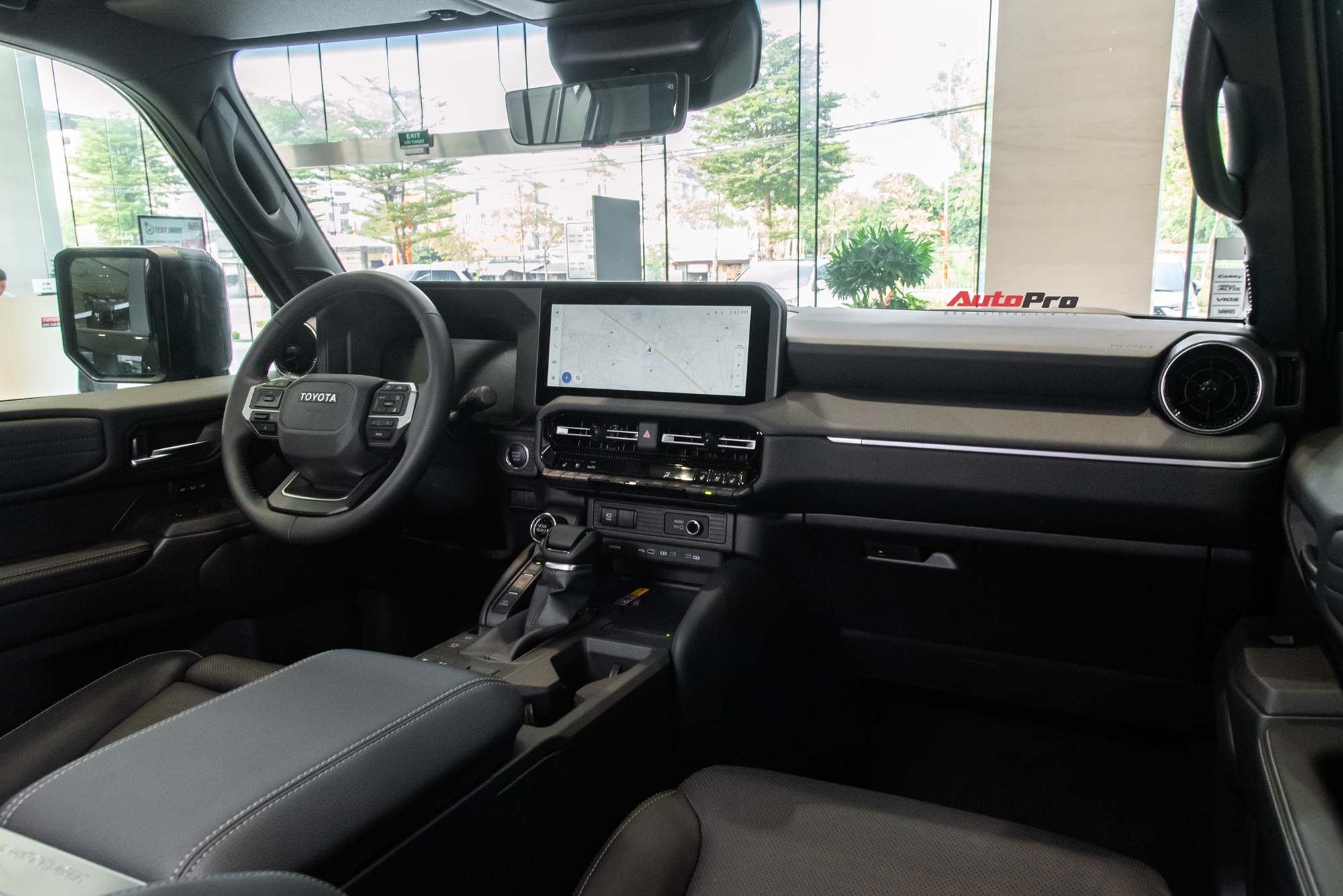 Lô Toyota Prado ‘lạ’ xuất hiện tại Việt Nam: Thiết kế khác biệt, động cơ hybrid mạnh hơn hẳn xe chính hãng - Ảnh 11.