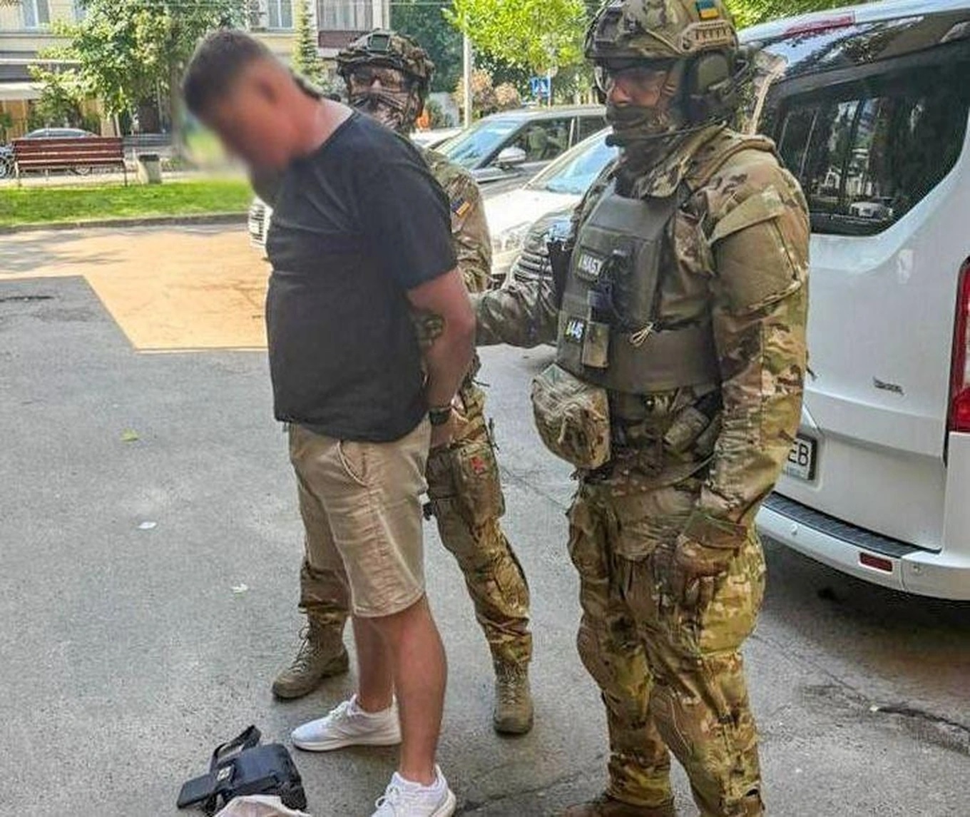 Ukraine rúng động vì tham nhũng mua sắm quốc phòng, bắt nghị sĩ và quân nhân - Ảnh 1. Ukraine rúng động vì tham nhũng mua sắm quốc phòng, bắt nghị sĩ và quân nhân - Ảnh 1.