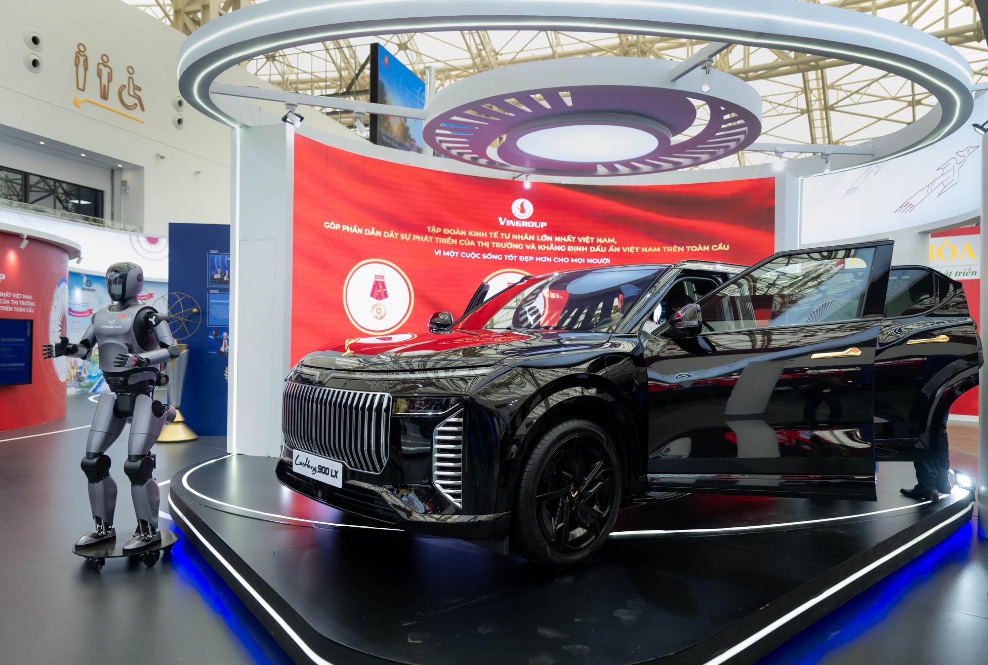 Cận cảnh chuyên cơ mặt đất VinFast Lạc Hồng 900 LX phục vụ nguyên thủ quốc tế - Ảnh 1.