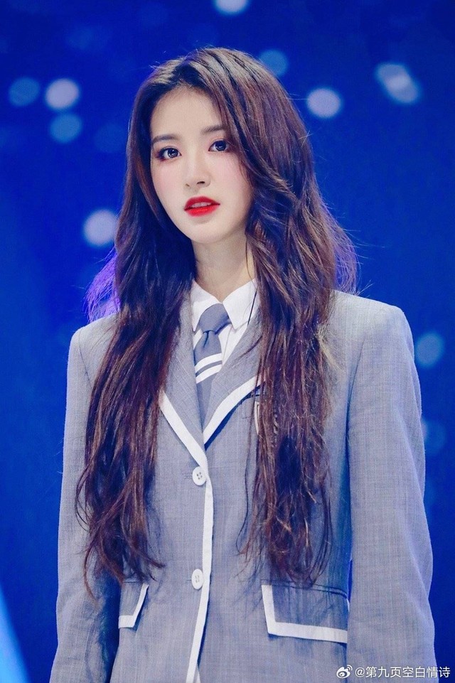 Mỹ nhân có tỷ lệ khuôn mặt đẹp nhất showbiz gây bão với ngoại hình sốc, soi visual mới thấy giải nghệ là quá đúng- Ảnh 3. Mỹ nhân có tỷ lệ khuôn mặt đẹp nhất showbiz gây bão với ngoại hình sốc, soi visual mới thấy giải nghệ là quá đúng- Ảnh 3.