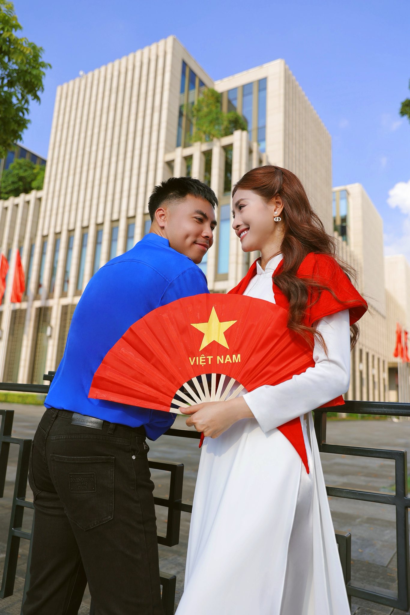 MC Huyền Trang Mù Tạt khoe bộ ảnh diện áo dài thướt tha sánh bước bên cầu thủ nổi tiếng mừng Đại lễ 2/9- Ảnh 7. MC Huyền Trang Mù Tạt khoe bộ ảnh diện áo dài thướt tha sánh bước bên cầu thủ nổi tiếng mừng Đại lễ 2/9- Ảnh 7.