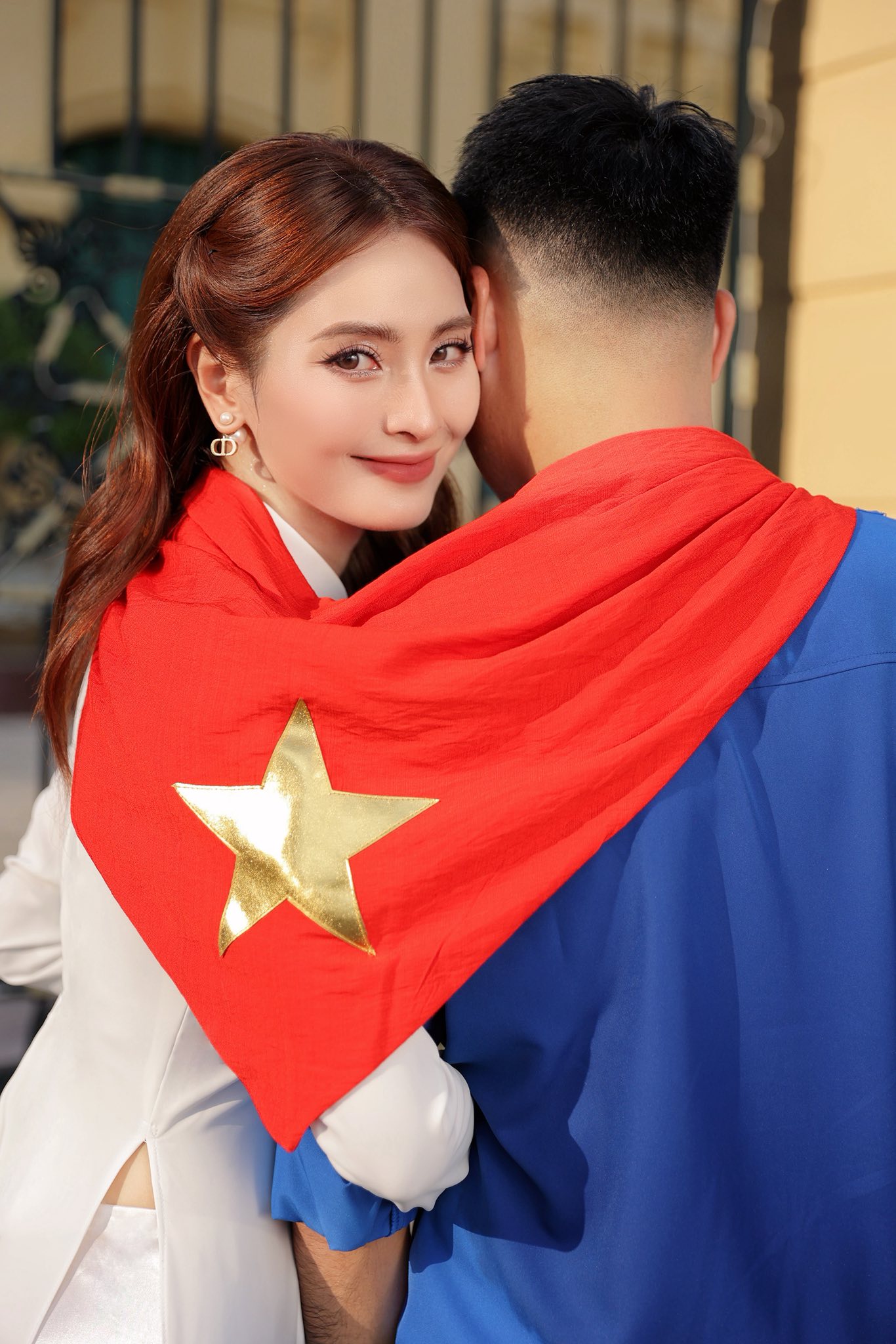 MC Huyền Trang Mù Tạt khoe bộ ảnh diện áo dài thướt tha sánh bước bên cầu thủ nổi tiếng mừng Đại lễ 2/9- Ảnh 6. MC Huyền Trang Mù Tạt khoe bộ ảnh diện áo dài thướt tha sánh bước bên cầu thủ nổi tiếng mừng Đại lễ 2/9- Ảnh 6.
