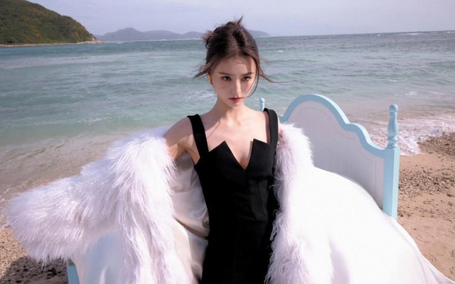 Mỹ nhân có tỷ lệ khuôn mặt đẹp nhất showbiz gây bão với ngoại hình sốc, soi visual mới thấy giải nghệ là quá đúng- Ảnh 7. Mỹ nhân có tỷ lệ khuôn mặt đẹp nhất showbiz gây bão với ngoại hình sốc, soi visual mới thấy giải nghệ là quá đúng- Ảnh 7.