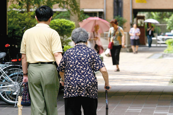 Muốn con ngoan, cha mẹ cần hư một chút để gần gũi hơn - Ảnh 1. Muốn con ngoan, cha mẹ cần hư một chút để gần gũi hơn - Ảnh 1.