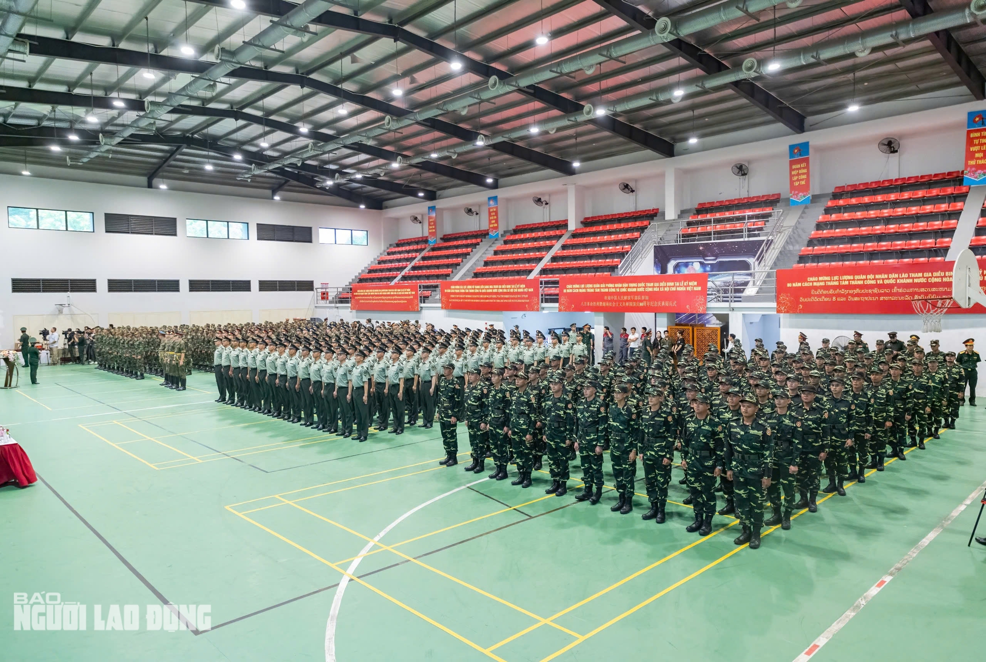Cận cảnh khối quân nhân Trung Quốc vừa đến Hà Nội tham gia diễu binh A80- Ảnh 1. Cận cảnh khối quân nhân Trung Quốc vừa đến Hà Nội tham gia diễu binh A80- Ảnh 1.