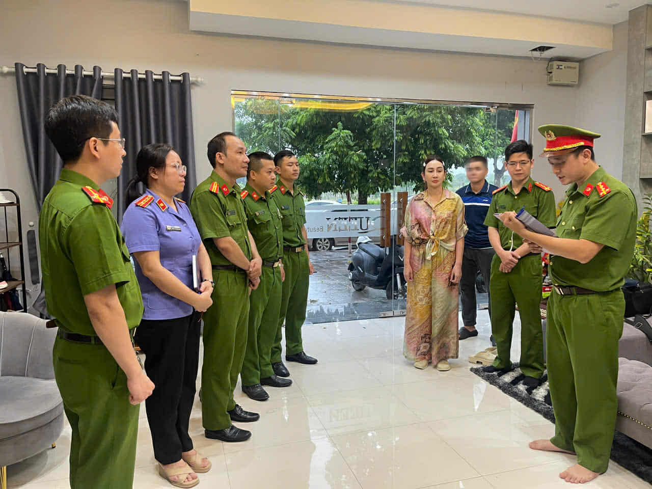 Vợ trùm giang hồ Vi Ngộ bị khởi tố tội Trốn thuế tại Thanh Hóa - Ảnh 1.