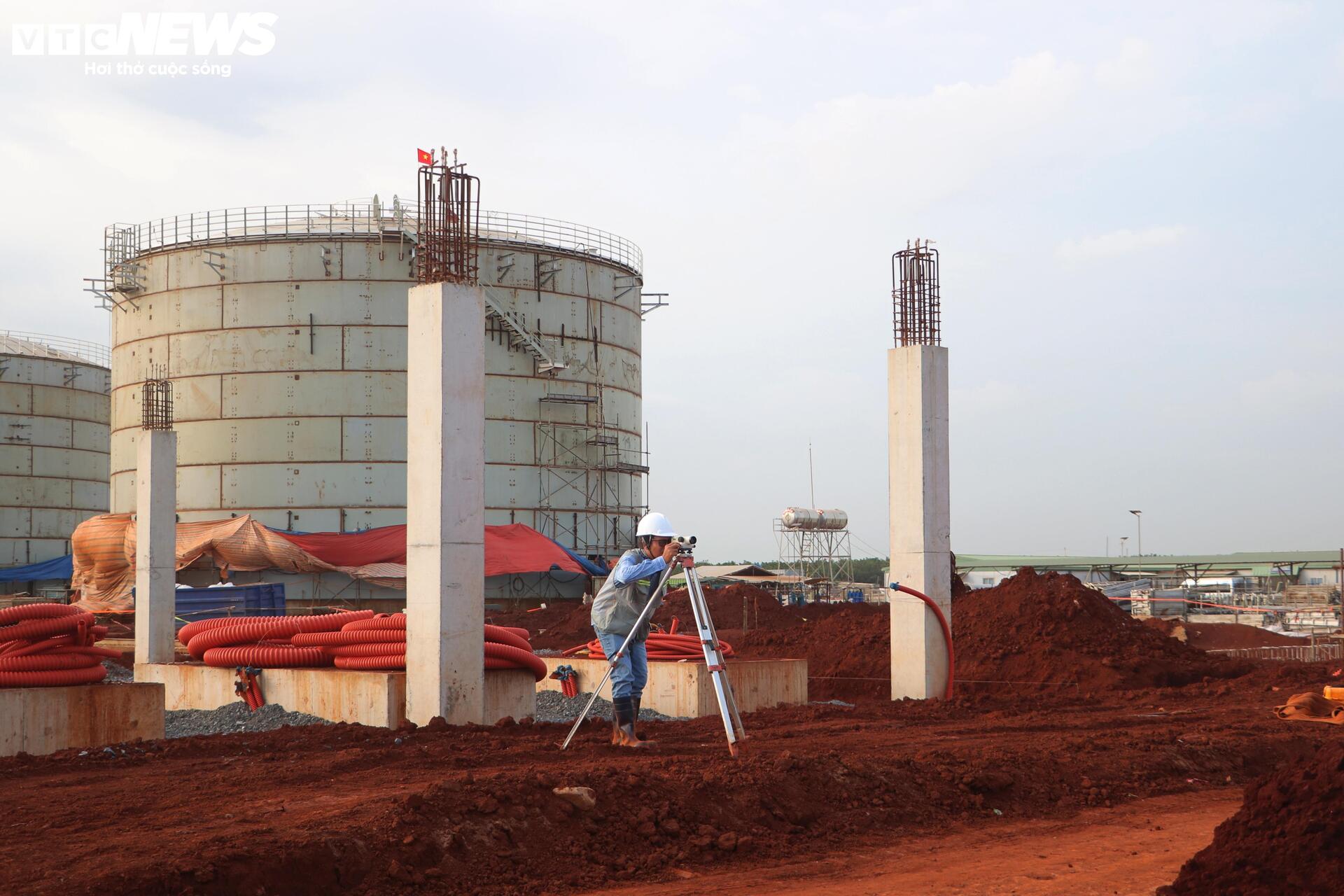 Cận cảnh bồn chứa nhiên liệu sân bay Long Thành tăng tốc về đích - Ảnh 10. Cận cảnh bồn chứa nhiên liệu sân bay Long Thành tăng tốc về đích - Ảnh 10.