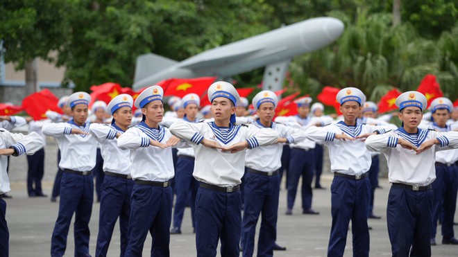 Hơn 30 ca sĩ hát trong MV "Vinh quang, ơi Việt Nam!" của Anh hùng Lao động Nguyễn Anh Trí- Ảnh 6. Hơn 30 ca sĩ hát trong MV "Vinh quang, ơi Việt Nam!" của Anh hùng Lao động Nguyễn Anh Trí- Ảnh 6.