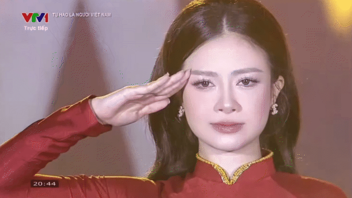 “Con cưng” của các concert quốc gia: Mỹ nhân có giọng hát miễn chê, visual  trẻ đến mức đi lạc vào Khối Thiếu Nhi cũng khó nhận ra- Ảnh 4.