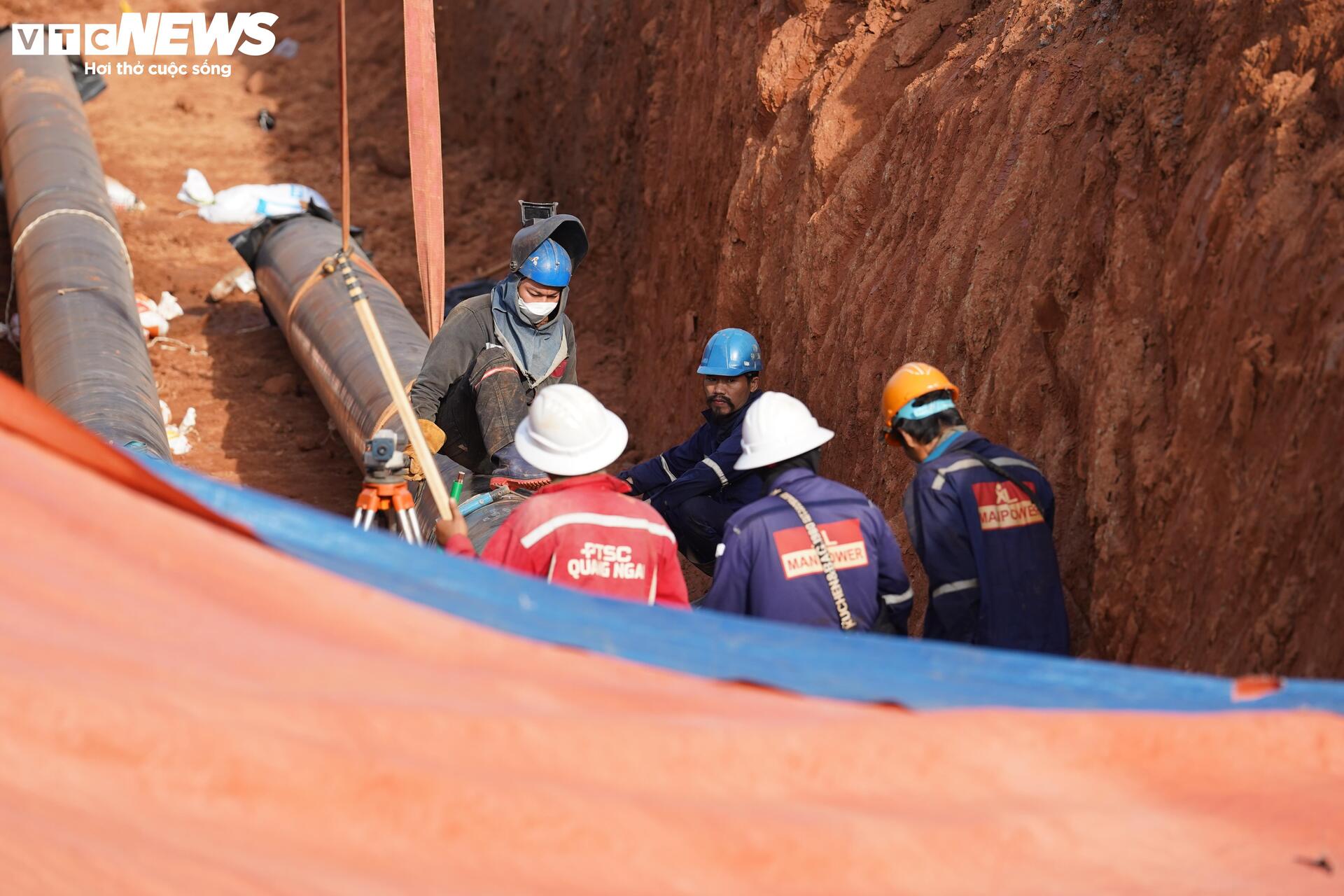 Cận cảnh bồn chứa nhiên liệu sân bay Long Thành tăng tốc về đích - Ảnh 6. Cận cảnh bồn chứa nhiên liệu sân bay Long Thành tăng tốc về đích - Ảnh 6.