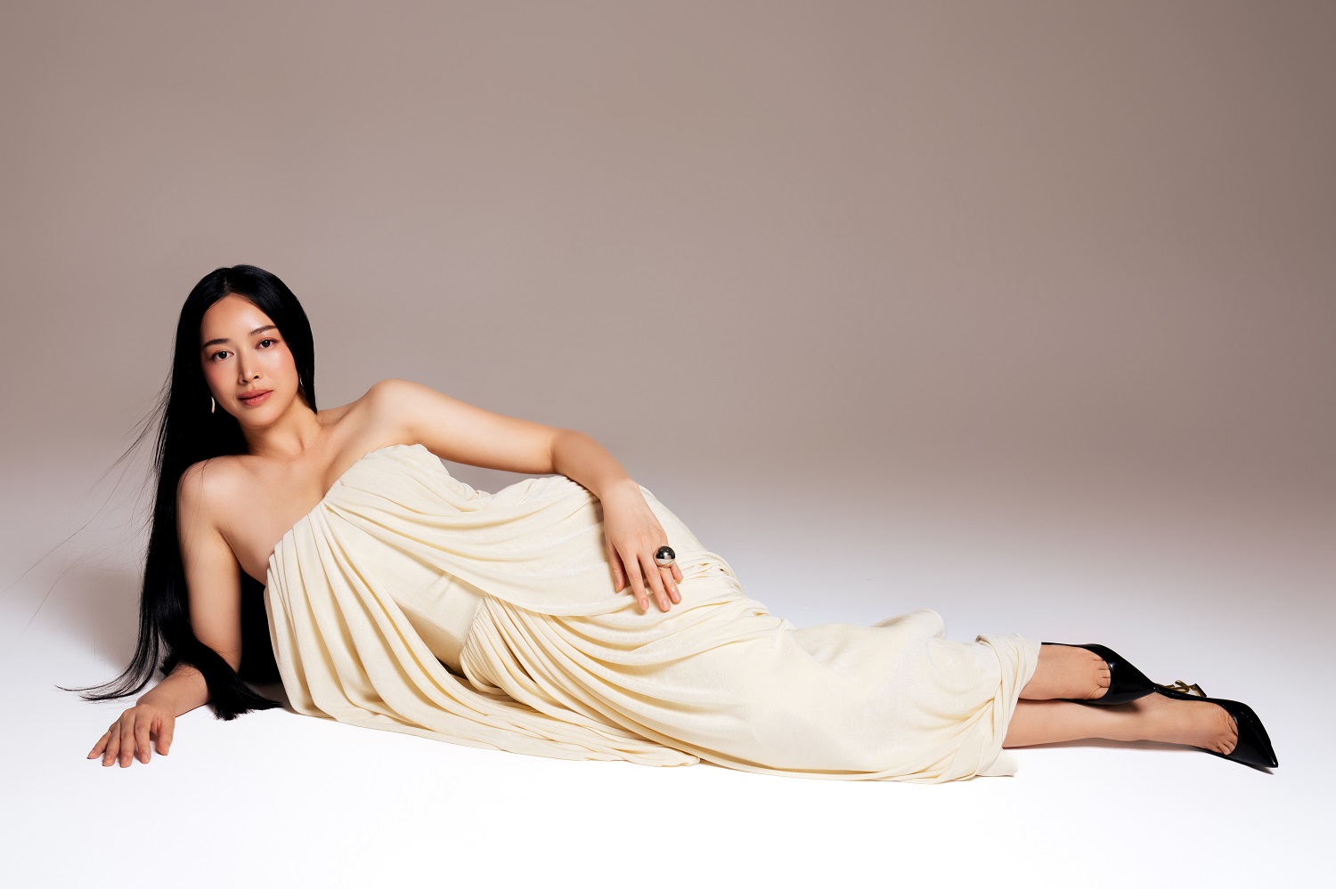 “Con dâu hụt” của Hồng Đào: Là mỹ nhân màn ảnh Việt, 31 tuổi làm chủ một công ty sản xuất phim - Ảnh 6.