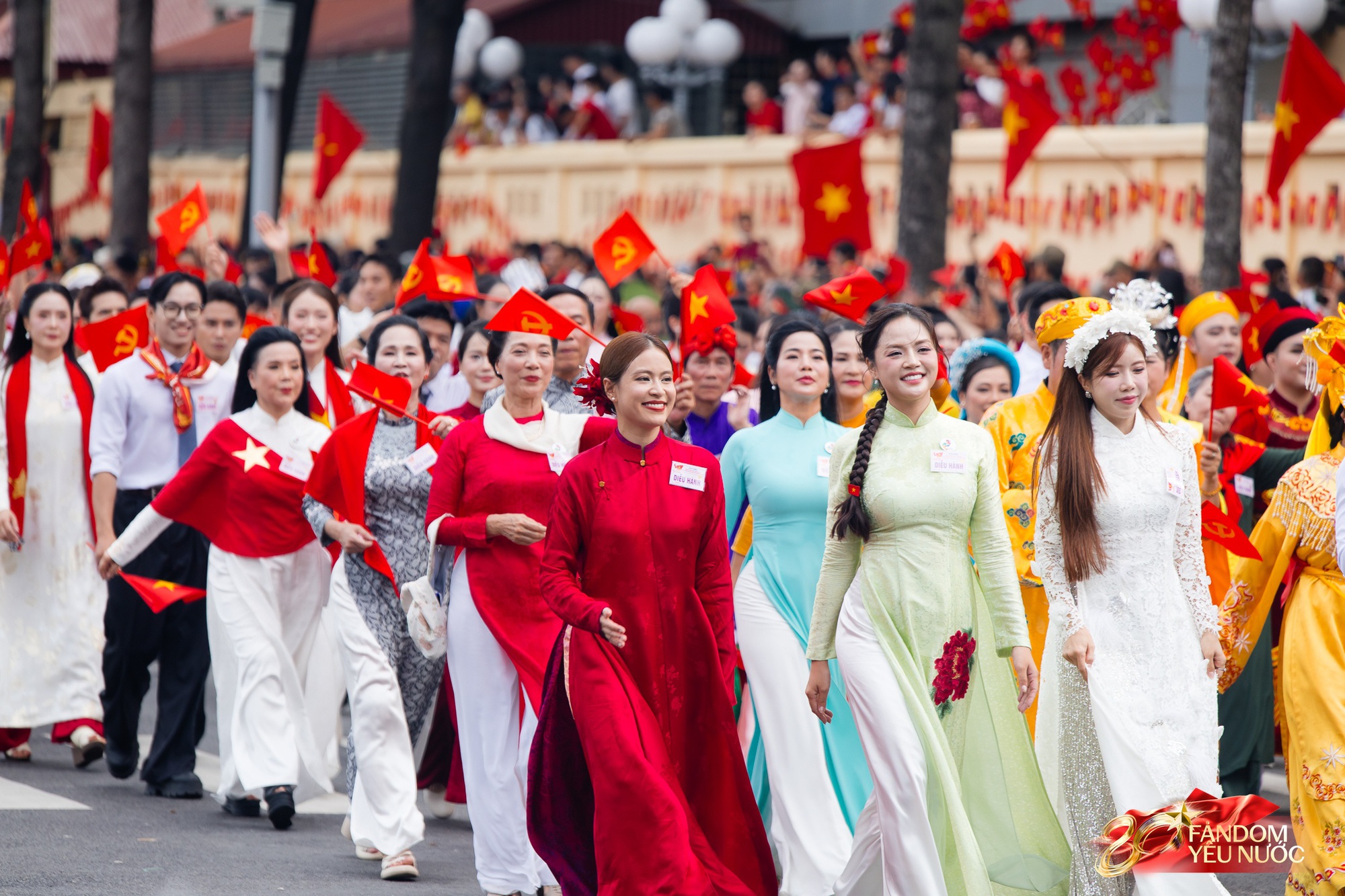 Clip HOT: Hoàng Thuỳ Linh bật chế độ 