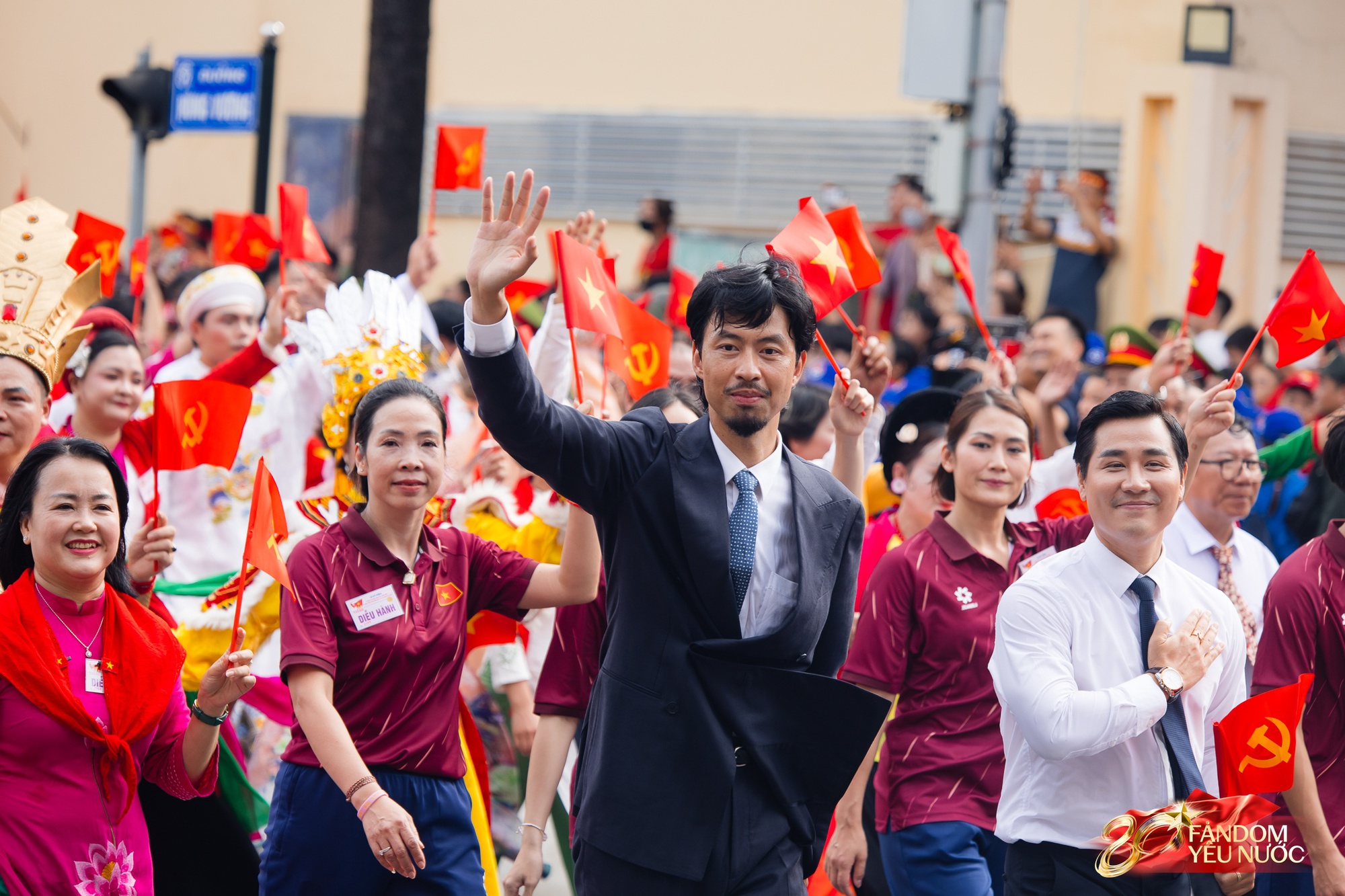 Clip HOT: Hoàng Thuỳ Linh bật chế độ 